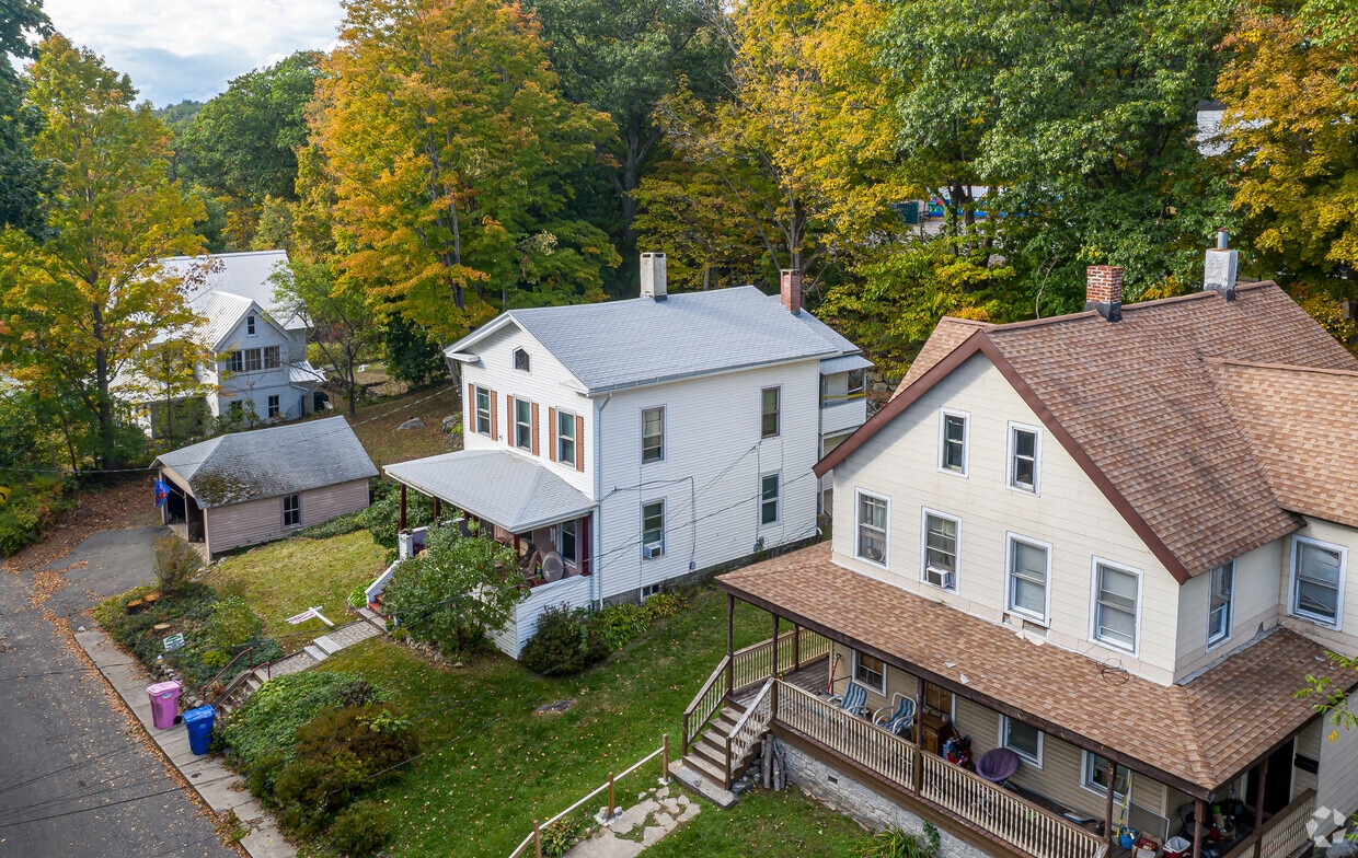 Building Photo - 18 Upland Rd