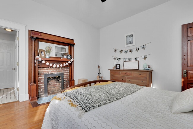 Building Photo - 1027 Eleanor St