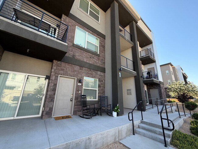 Building Photo - 5801 S Garnet Dr