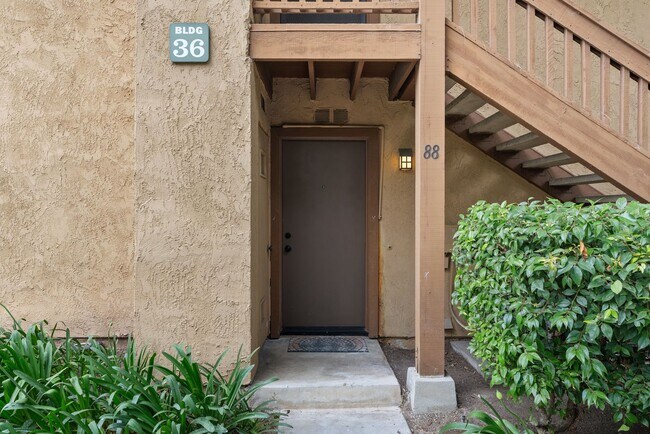 Building Photo - Renovated 1 Bedroom Condo Overlooking Creek