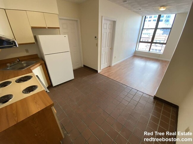 Building Photo - 81 Essex St