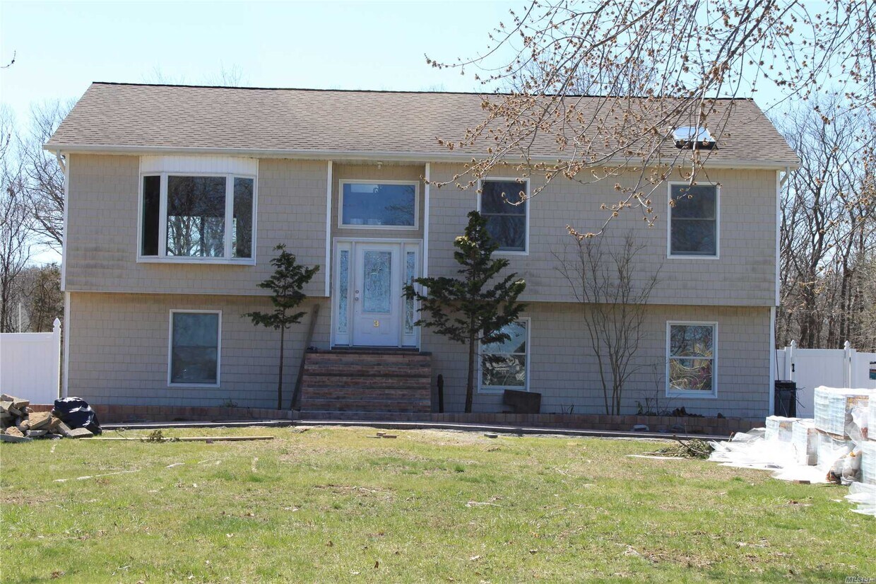Primary Photo - 3 Pinetree Ct
