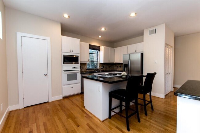 Building Photo - 9709 Riddlewood Ln