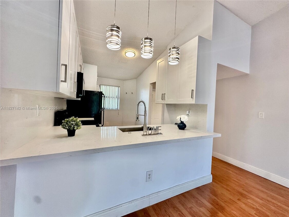 Foto principal - 9994 Nob Hill Pl