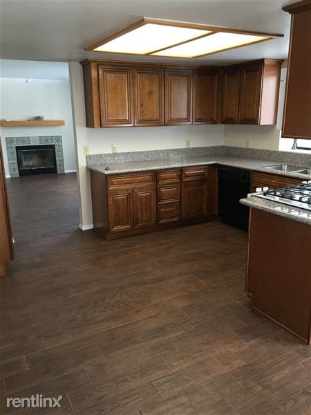 Building Photo - 1810 Bayview Dr
