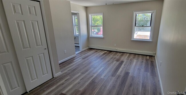 Building Photo - 463-465 Main St