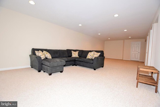 Building Photo - 404 Granville Ct