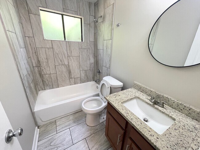 Foto del edificio - 5026 Westchase Ct