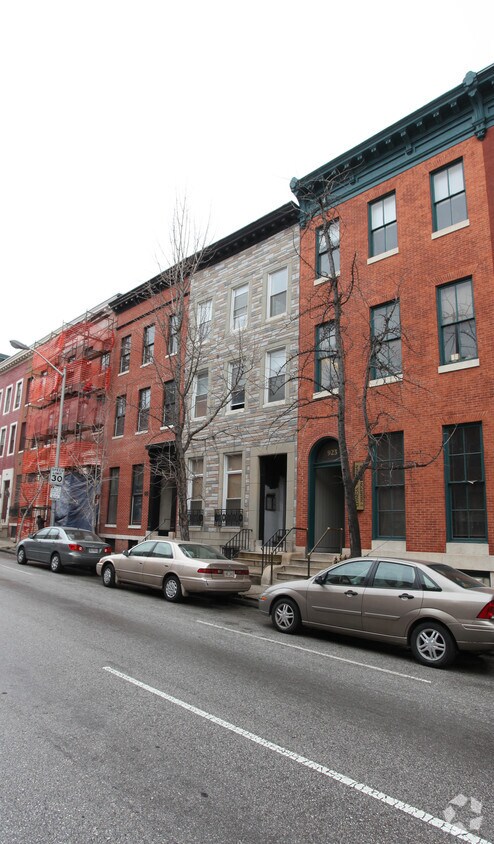 Building Photo - 925 N Calvert St