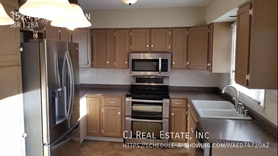 Building Photo - 3524 S Rogers Ln