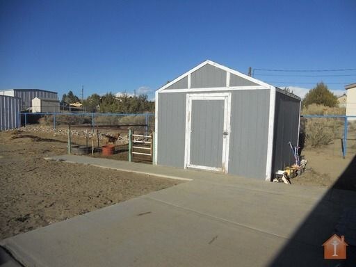 Building Photo - Cute 3 Bedroom 2 Bath Horse Property