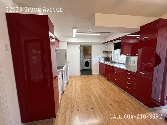 Building Photo - Bright 3 Bedroom Home with Large Shop!