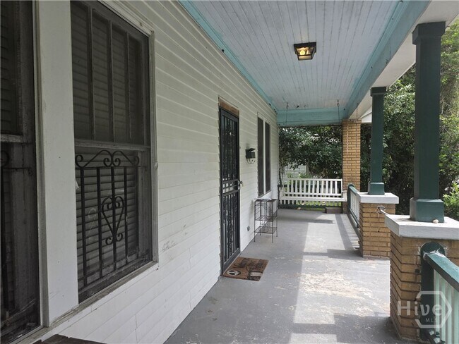 Foto del edificio - 105 Forrest Ave
