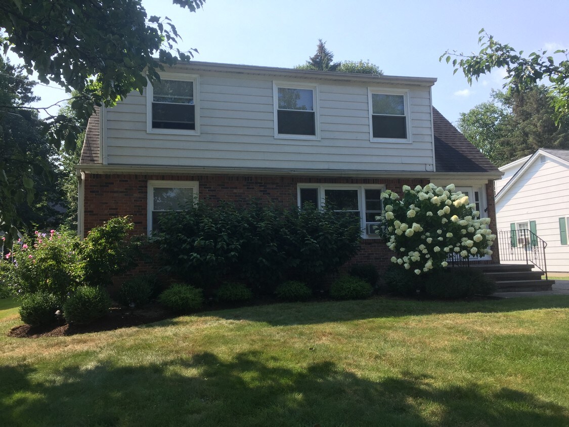 67 Princeton Pl 2-flat - 67 Princeton Pl