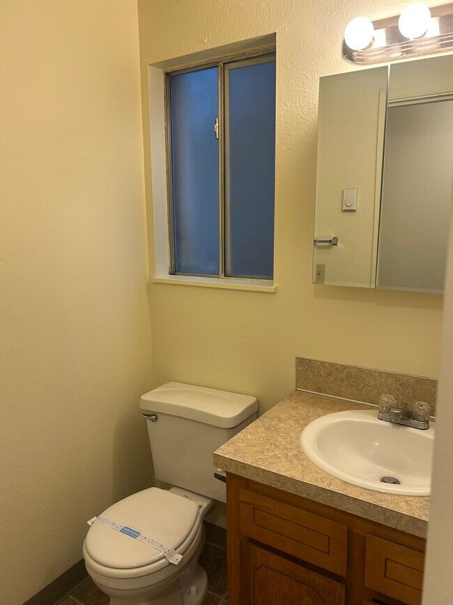 Building Photo - (749) Jackson Square - 2 Bedroom  / 1.5 Ba...