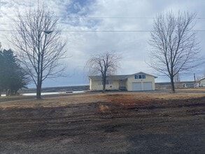 Building Photo - 4567 Rd 6.5 NE