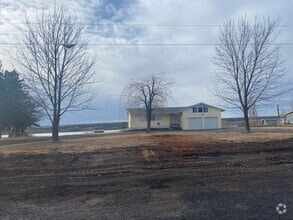 Building Photo - 4567 Rd 6.5 NE