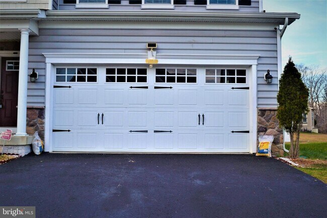 Foto del edificio - 9229 Wainwright Ln
