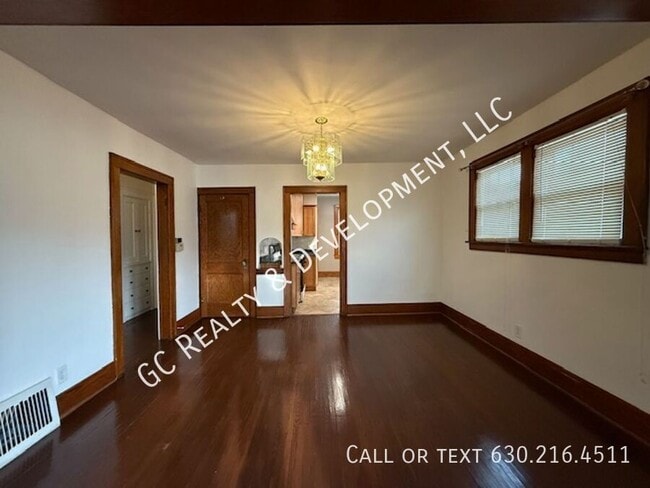 Building Photo - 454 Moseley St