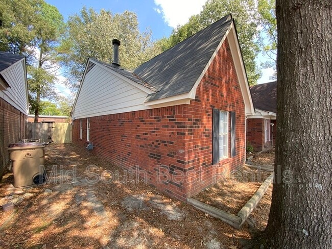 Building Photo - 5198 Walton Lake