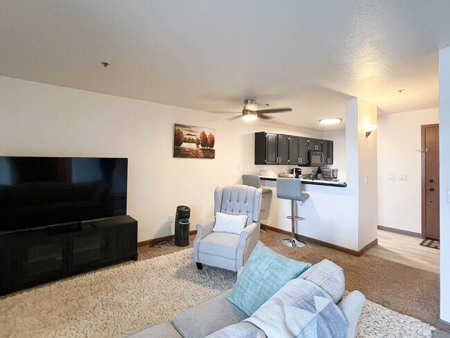 Foto del edificio - 1170 Denali St