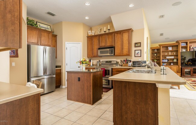 Building Photo - 2021 Spring Meadows Ct