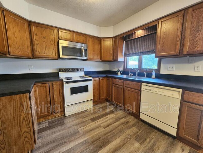 Foto del edificio - 1710 Eastridge Ave