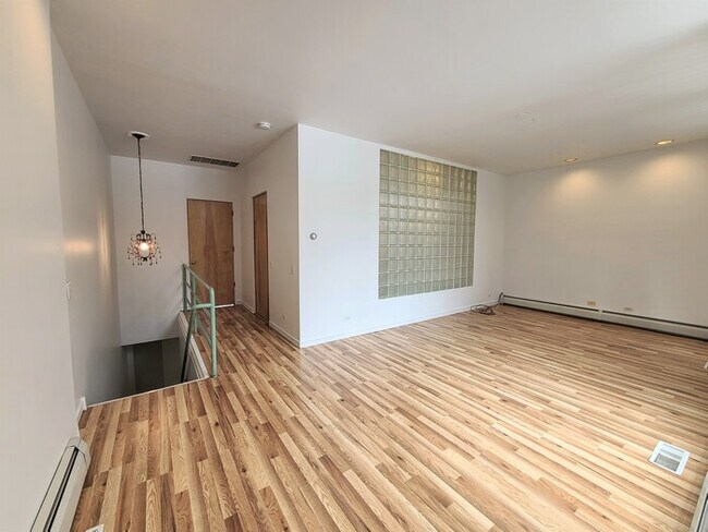 Foto del edificio - 1013 W Armitage Ave