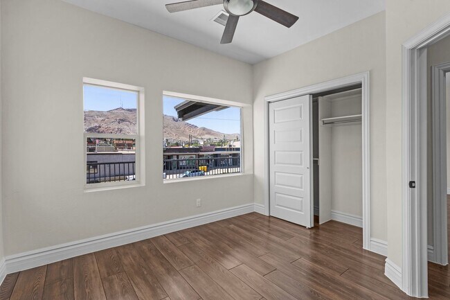 Foto del edificio - Fully Renovated 2BR / 1BA – Five Points | ...