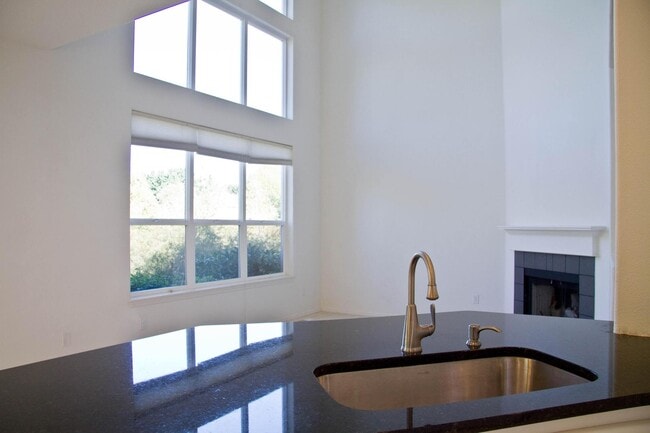 Foto del edificio - Fantastic Bethany Home with Attached Garag...