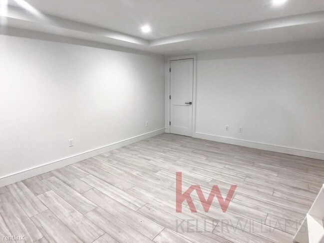 Building Photo - 1 br, 1 bath  - 11 Ridgeway Ln Main entrance