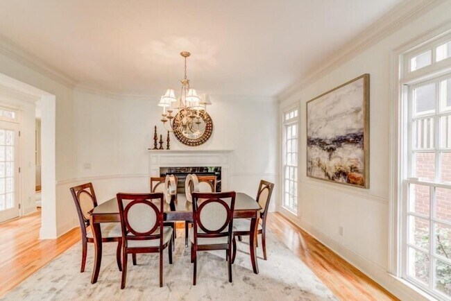 Foto del edificio - 704 Longleaf Dr NE