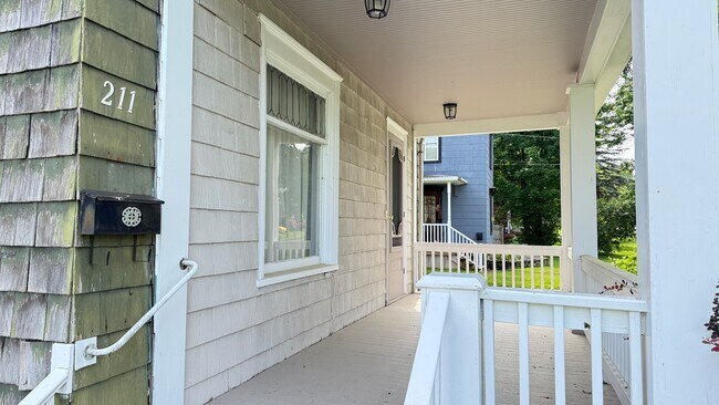 Foto del edificio - 211 W Hickory St