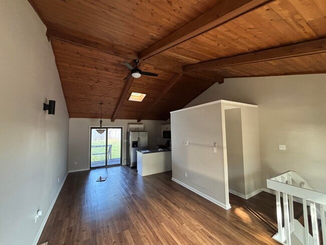 Building Photo - 575 El Paseo Pl