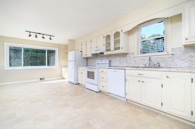 Building Photo - 43 Plankton St