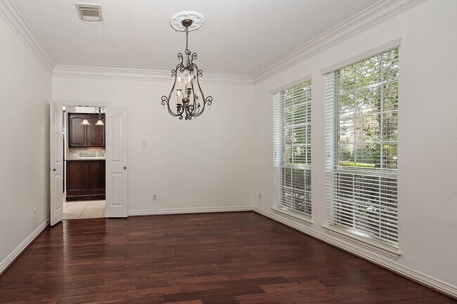 Foto del edificio - 27 Bluff Creek Pl