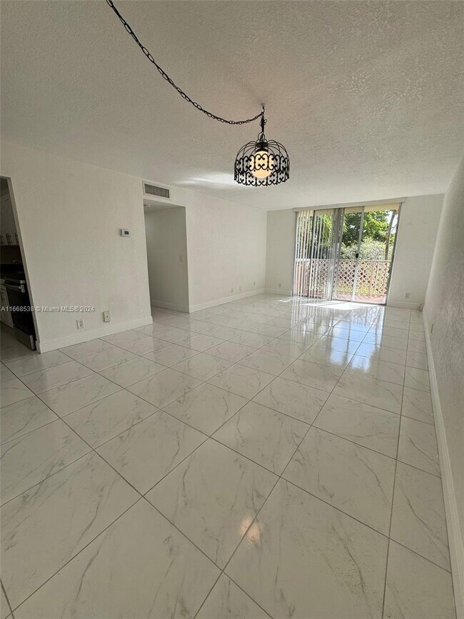 8511 NW 8th St Unit 306, Miami, FL 33126 Condo for Rent in Miami, FL