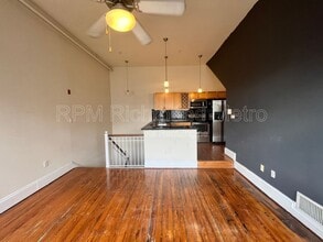 Building Photo - 1321 1/2 E Main St