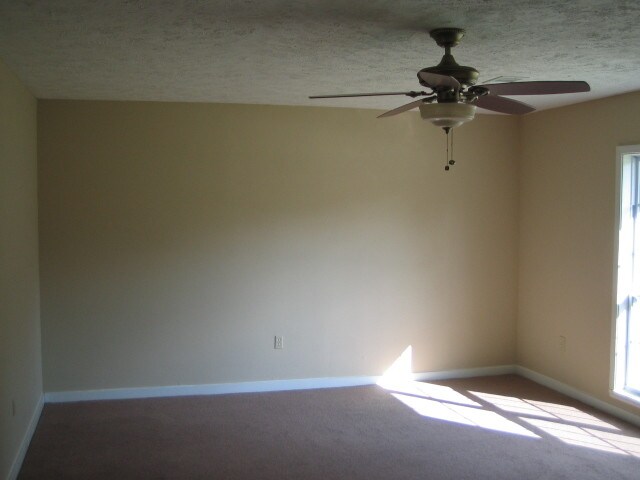 Building Photo - 214 Foxboro Dr