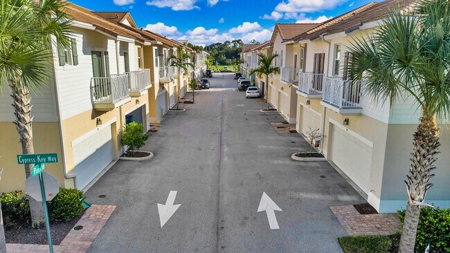 Foto del edificio - 94 Palm Ln