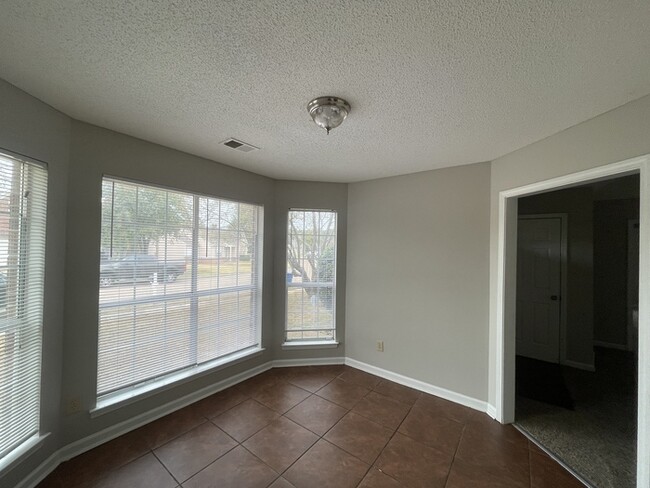 Building Photo - 6980 Lagrange Cir N - $300 OFF FIRST MONTH...