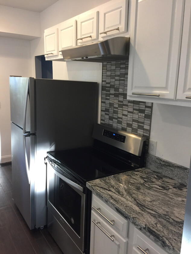 SS appliances - 804 Carpenter St