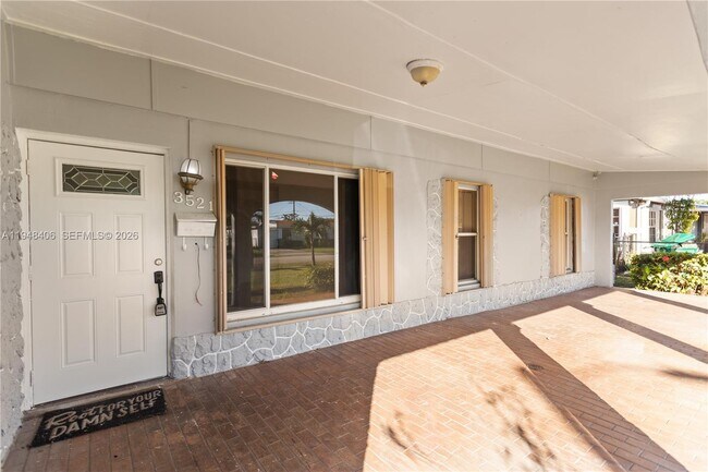 Foto del edificio - 3521 NW 18th Pl