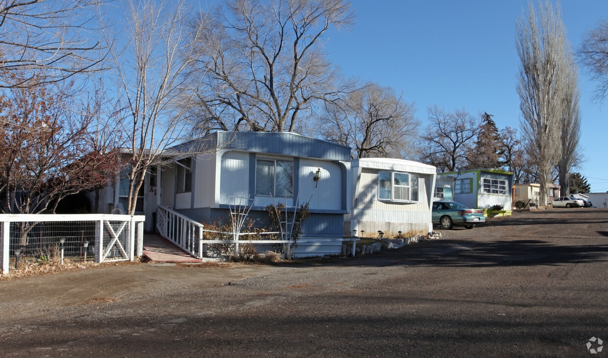 Overlook Trailer Village Apartments in Burley, ID
