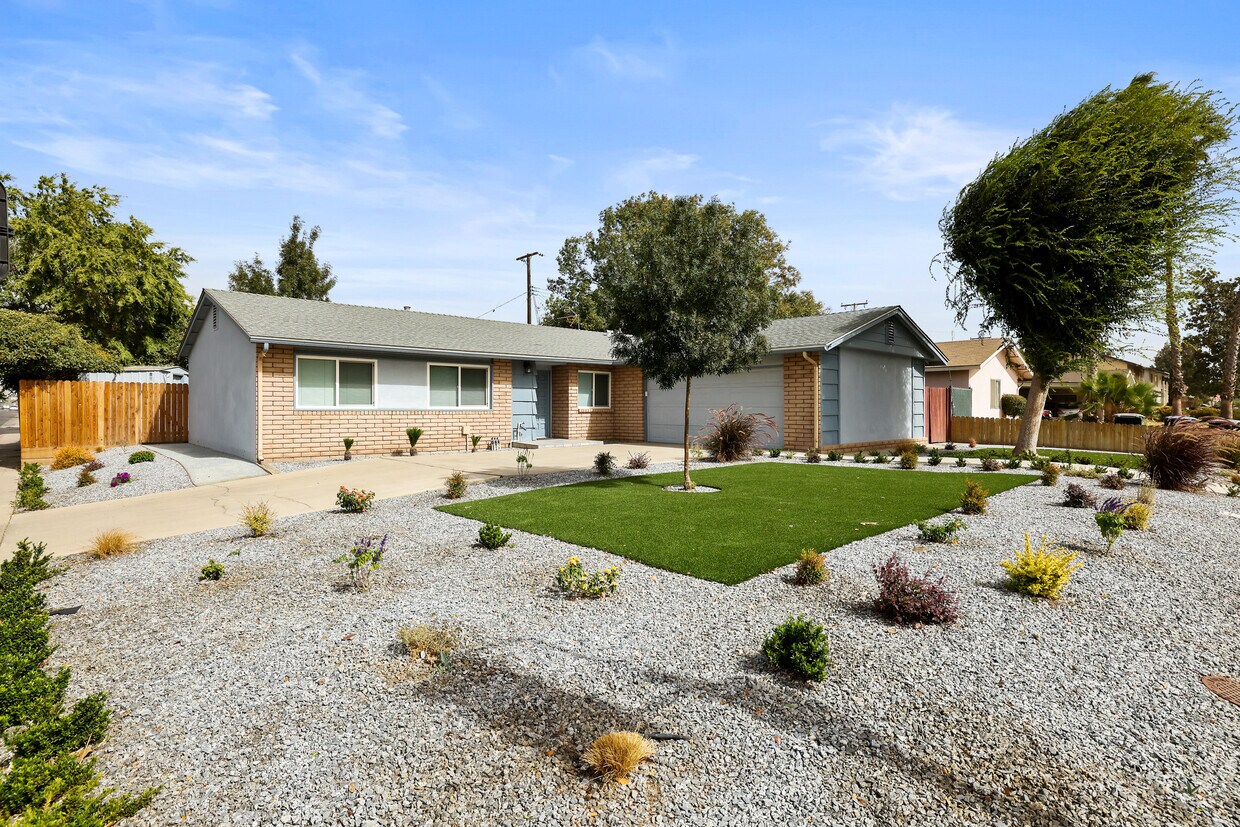 Primary Photo - 3636 W Tulare Ave