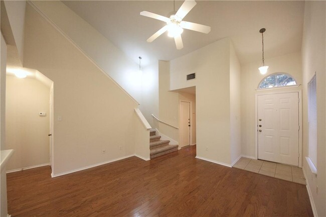 Foto del edificio - 3933 Upper Passage Ln