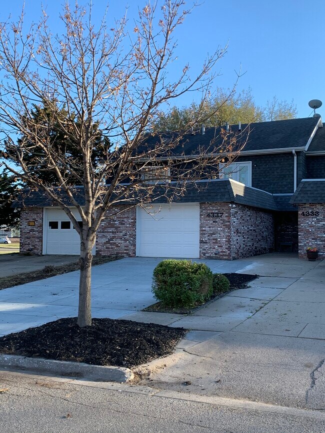 Building Photo - 4337 Edison Cir