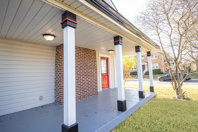 Building Photo - 339 W Hampton Dr
