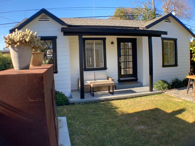 Building Photo - 3120 Madera Ave