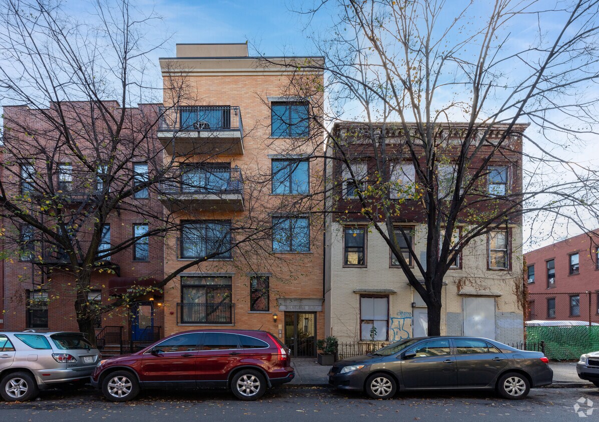 Foto principal - 158 India St